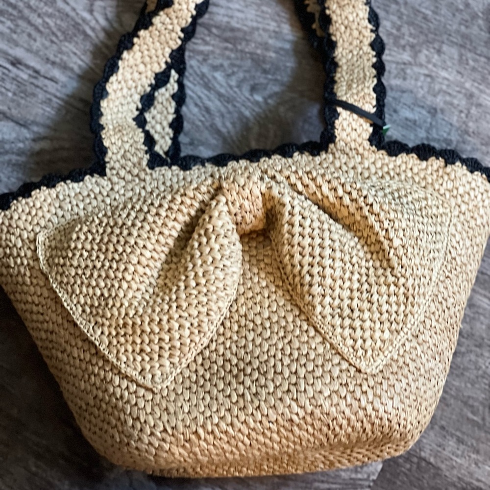 kate spade straw tote with black trim - Picture 4 of 7